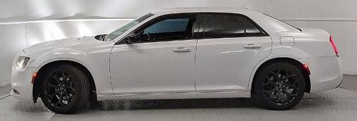 Bright White Clearcoat 2019 Chrysler 300 TOURING