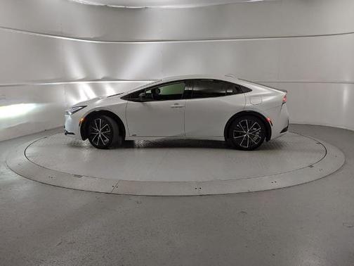 2025 Toyota Prius XLE