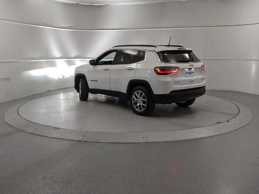 2024 Jeep Compass LATITUDE LUX