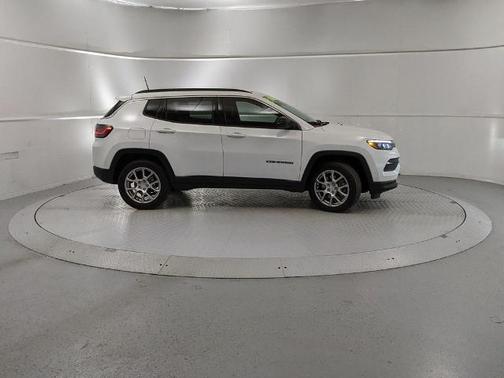 2024 Jeep Compass LATITUDE LUX