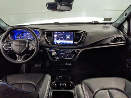 Diamond Black 2025 Chrysler Pacifica SELECT