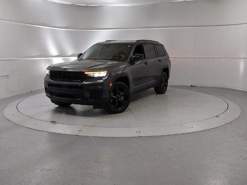 2022 Jeep Grand Cherokee LAREDO