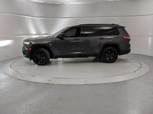 2022 Jeep Grand Cherokee LAREDO
