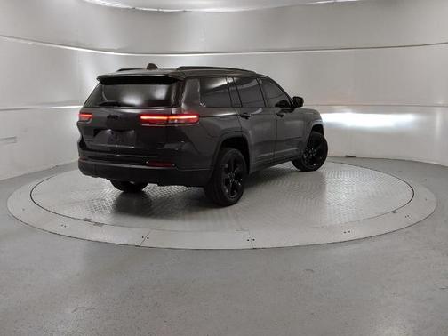 2022 Jeep Grand Cherokee LAREDO