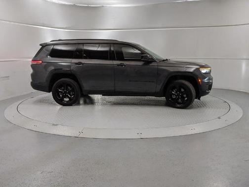 2022 Jeep Grand Cherokee LAREDO