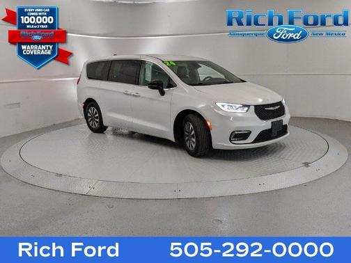 2024 Chrysler Pacifica SELECT