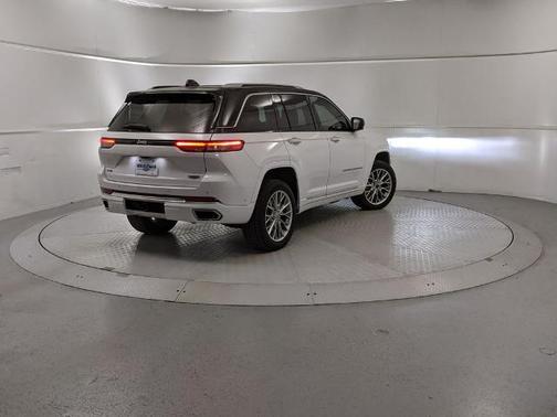 2023 Jeep Grand Cherokee SUMMIT