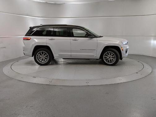 2023 Jeep Grand Cherokee SUMMIT