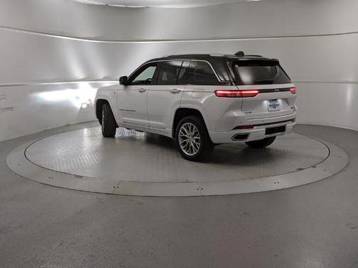 2023 Jeep Grand Cherokee SUMMIT