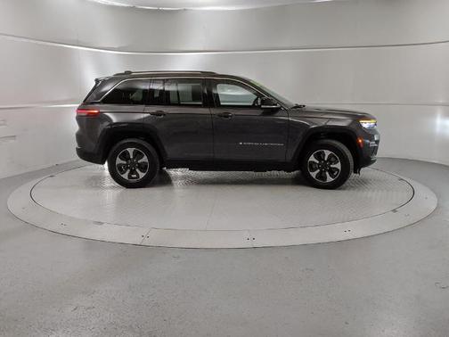 2023 Jeep Grand Cherokee BASE