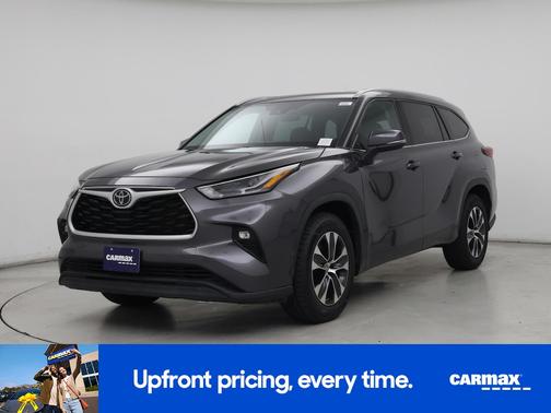 Gray 2022 Toyota Highlander XLE