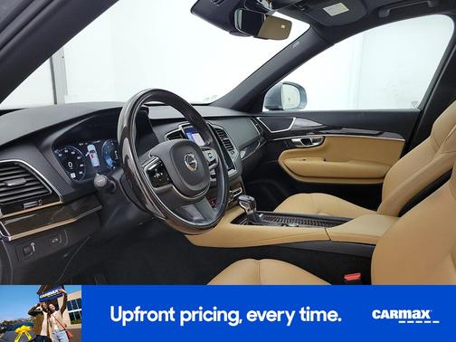 2017 Volvo XC90 T6 Momentum