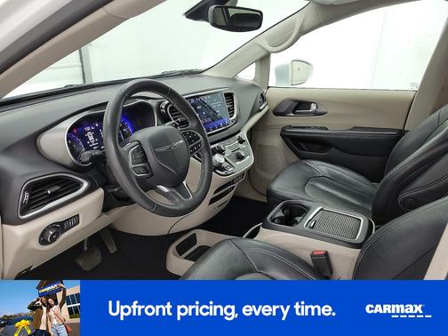 White 2022 Chrysler Pacifica Touring L