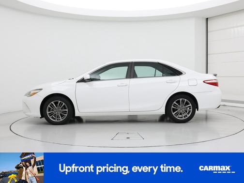 White 2017 Toyota Camry SE
