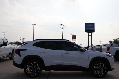 Summit White 2026 Chevrolet Trax 2RS