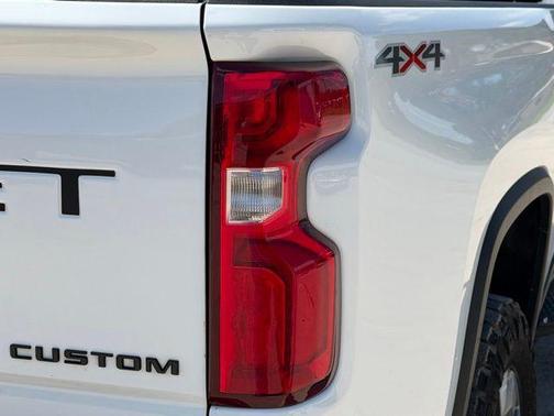 Summit White 2021 Chevrolet Silverado 2500 Custom