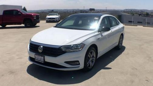 Photo 4 of 34 of 2019 Volkswagen Jetta 1.4T R-Line