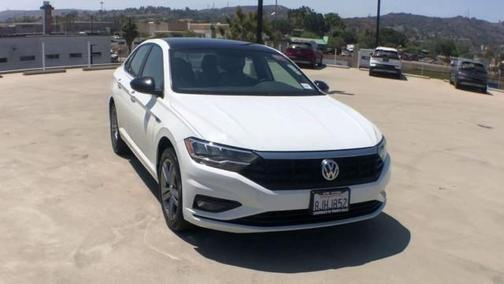 Photo 3 of 34 of 2019 Volkswagen Jetta 1.4T R-Line