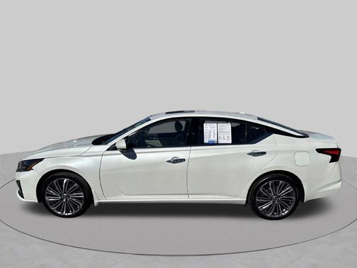 White 2023 Nissan Altima 2.5 SL