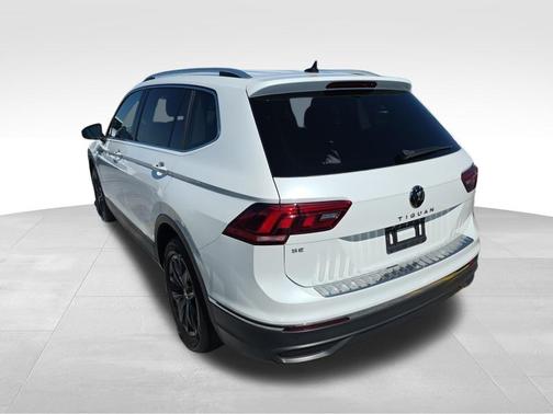 Opal White Pearl Effect 2023 Volkswagen Tiguan 2.0T SE