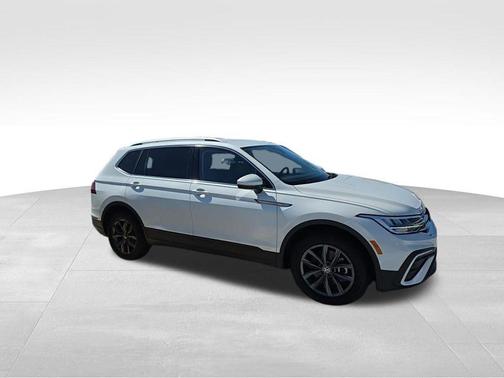 Opal White Pearl Effect 2023 Volkswagen Tiguan 2.0T SE