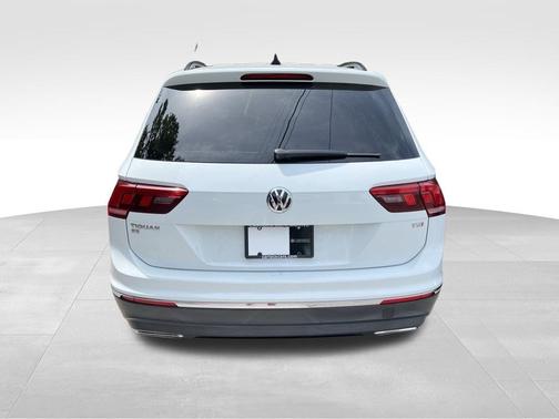 Pure White 2018 Volkswagen Tiguan 2.0T SE