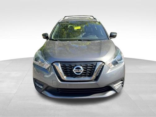 Gun Metallic 2019 Nissan Kicks SR
