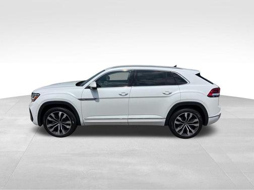 Oryx White Pearl Effect 2022 Volkswagen Atlas Cross Sport 3.6L V6 SEL Premium R-Line
