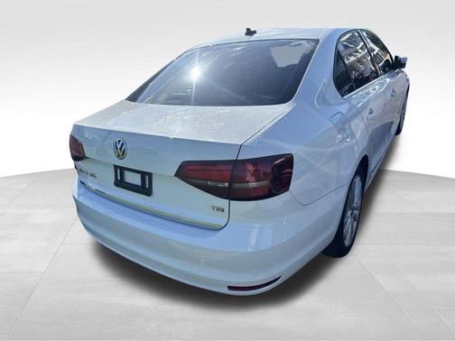Pure White 2017 Volkswagen Jetta 1.8T SEL
