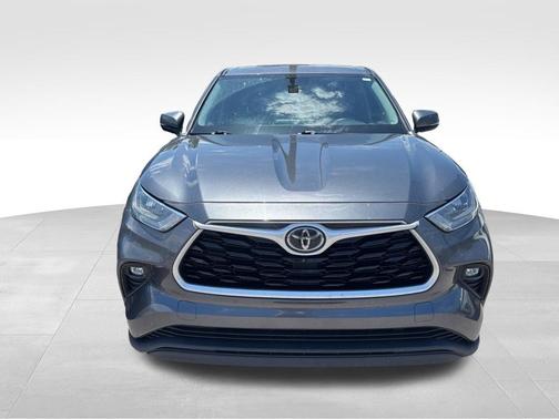 Magnetic Gray Metallic 2020 Toyota Highlander LE