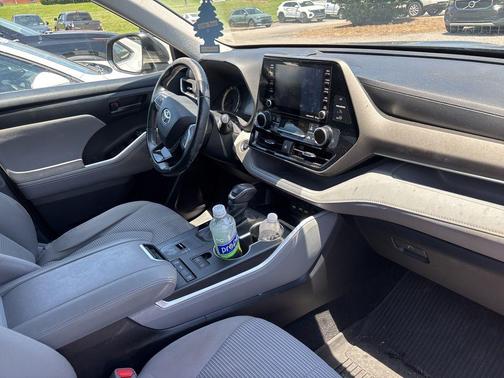 Magnetic Gray Metallic 2020 Toyota Highlander LE