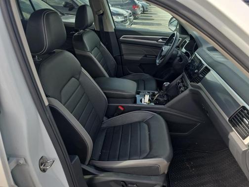 Opal White Pearl Effect 2023 Volkswagen Atlas 3.6L SEL Premium R-Line