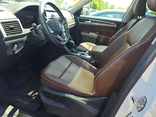 Pure White 2022 Volkswagen Atlas 3.6L SE w/Technology