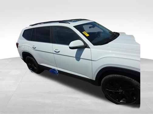 Pure White 2022 Volkswagen Atlas 3.6L SE w/Technology