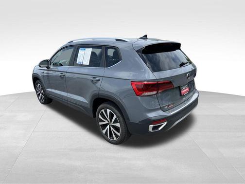 Pure Gray 2023 Volkswagen Taos 1.5T SE