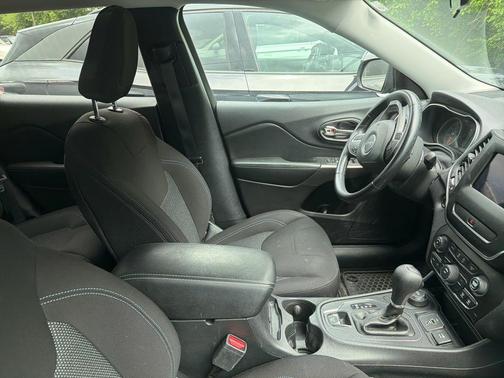 Slate Blue Pearlcoat 2020 Jeep Cherokee Latitude