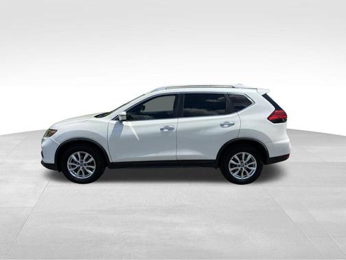 White 2017 Nissan Rogue SV