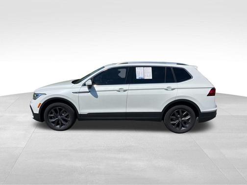 Opal White Pearl Effect 2023 Volkswagen Tiguan 2.0T SE