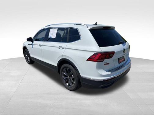Opal White Pearl Effect 2023 Volkswagen Tiguan 2.0T SE