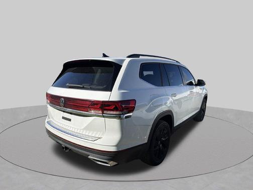 Pure White 2024 Volkswagen Atlas 2.0T SE w/Technology