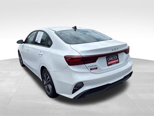 Snow White Pearl 2024 Kia Forte LXS
