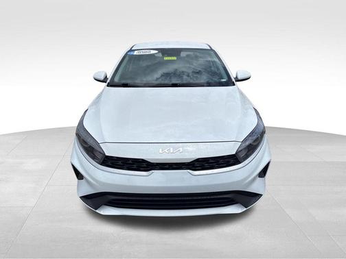Snow White Pearl 2024 Kia Forte LXS