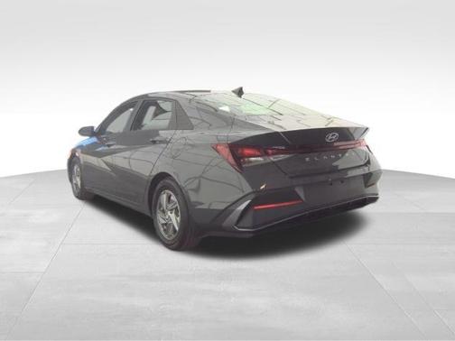Gray 2024 Hyundai ELANTRA SE