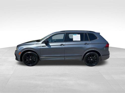 Platinum Gray Metallic 2022 Volkswagen Tiguan 2.0T SE R-Line Black