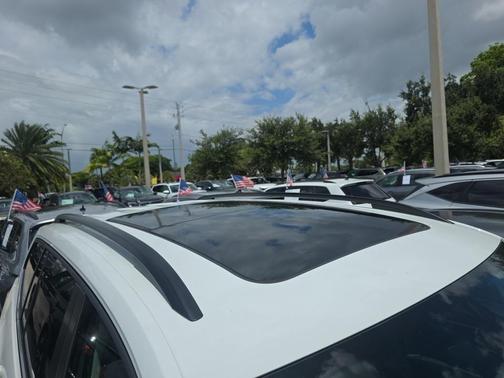 Pure White 2022 Volkswagen Atlas 3.6L SE w/Technology