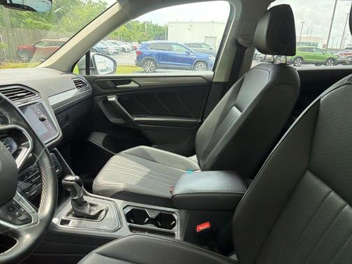 Pyrite Silver Metallic 2022 Volkswagen Tiguan 2.0T SE