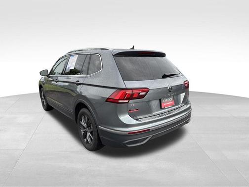 Platinum Gray Metallic 2024 Volkswagen Tiguan 2.0T SE