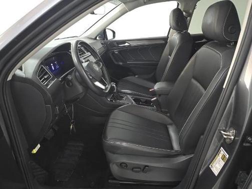 Platinum Gray Metallic 2024 Volkswagen Tiguan 2.0T SE