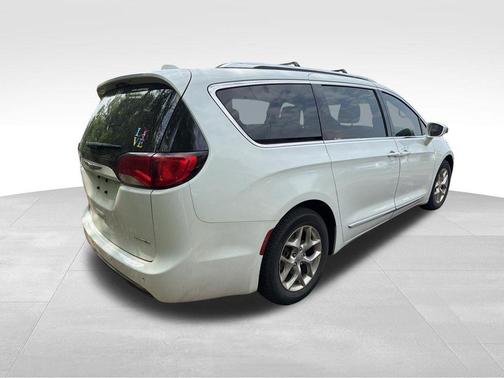 Bright White Clearcoat 2018 Chrysler Pacifica Limited