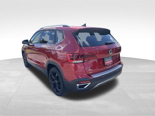 Kings Red 2022 Volkswagen Taos 1.5T SE